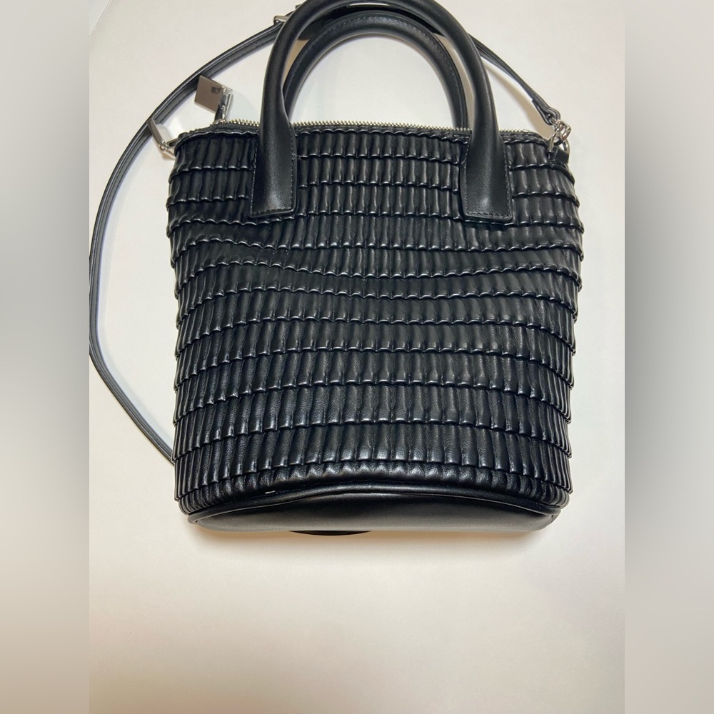 Calvin Klein Modern Essentials Organizational Bucket
High quality vegan leather. - Picture 8 of 10